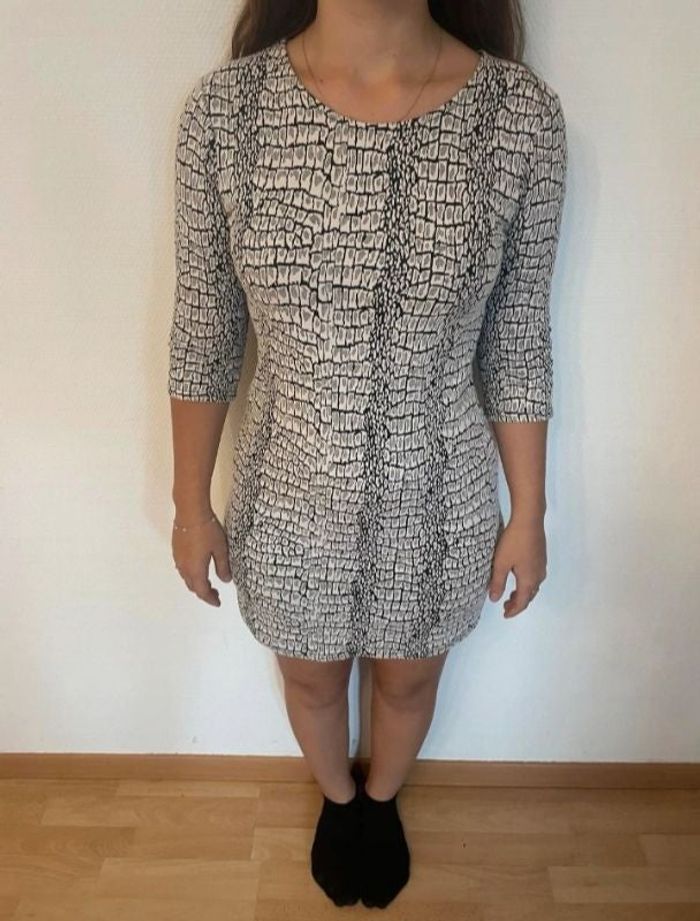 Robe motif serpent