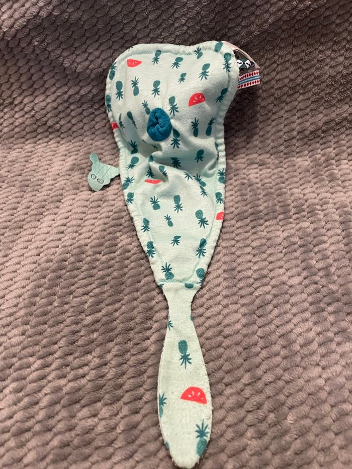 Doudou plat rhinocéros bleu vert Marius Lilliputiens - photo numéro 3