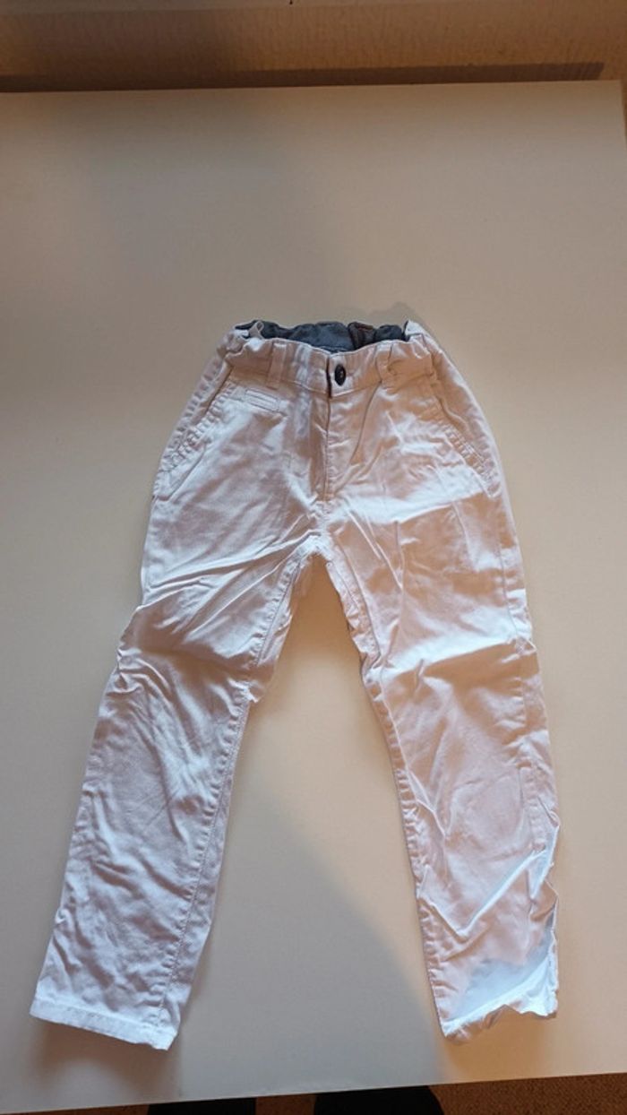 Très beau Pantalon blanc en très bon état Pour garçon 4 ans - photo numéro 3