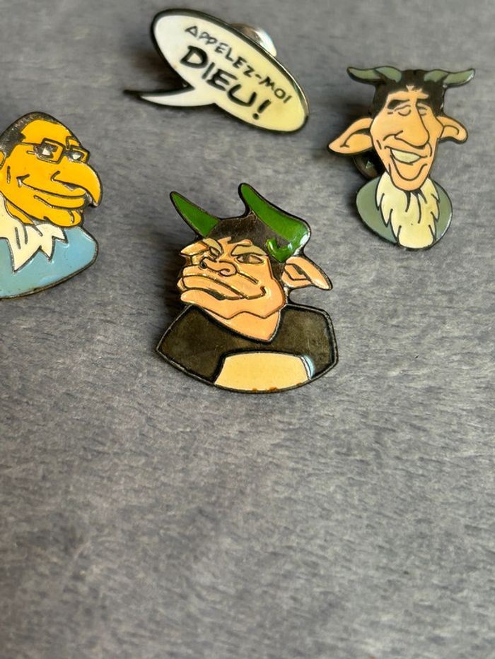 Lot de 4 ancien pin’s bébête show appelez moi dieu, Bernard tapis, jack Lang , Jacques Chirac - photo numéro 5