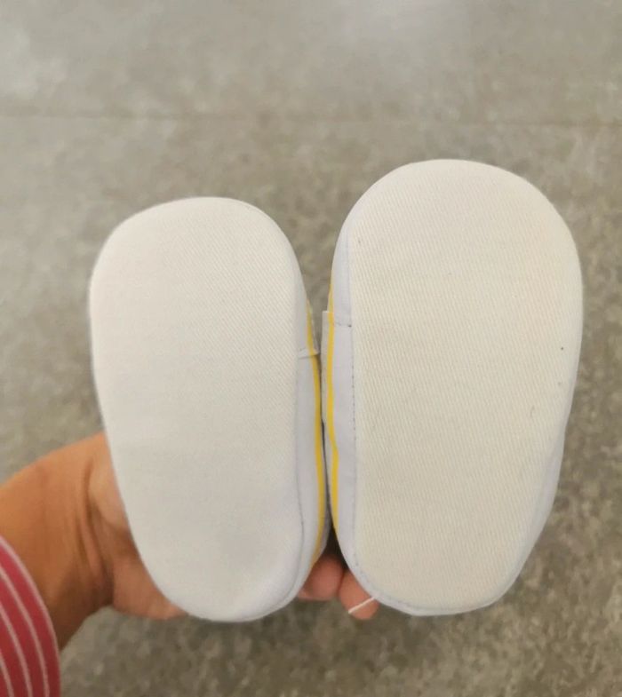 Chaussures bébé 0/6 mois neuves - photo numéro 3