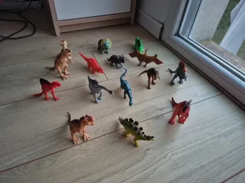 Lot de 12 dinosaures + 3 bonus