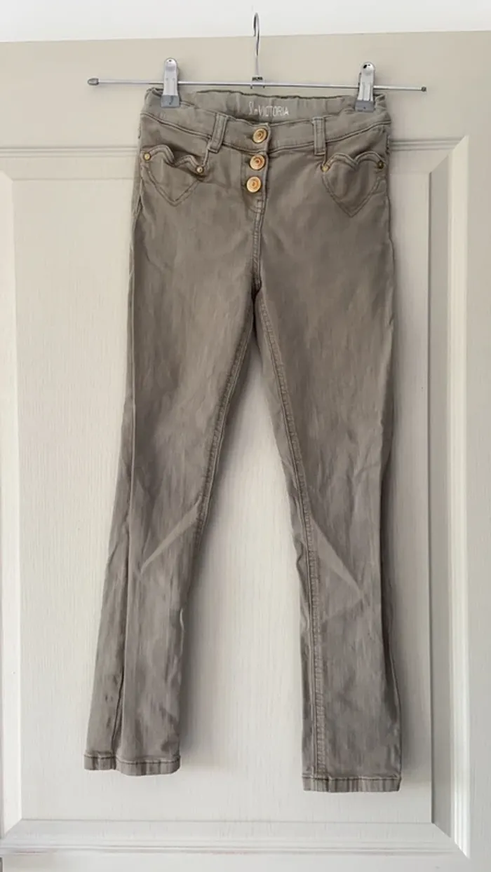 Jean, taille neuf ans