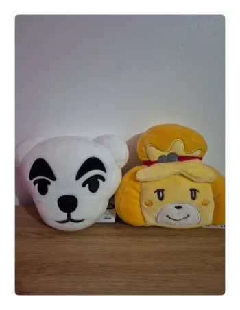 2 peluches animal crossing