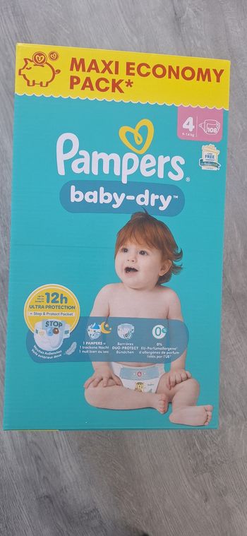Paquets de couches pampers taille 4 neuf