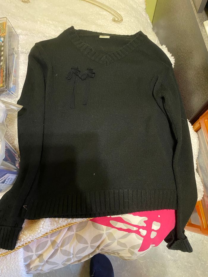 Pull noir taille 16 ans