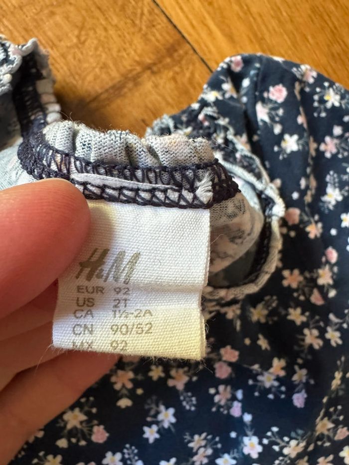T-shirt H&M fille manches courtes 2 ans très bon état à - photo numéro 2