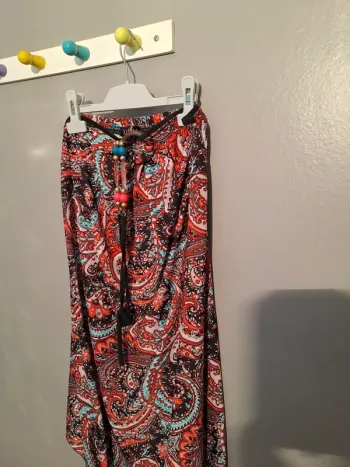Robe bustier multicolore ton rouge - Marque Xinlai - Taille 40 - État neuf, jamais portée.