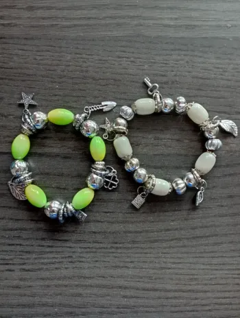 Lot 2 bracelets à breloques