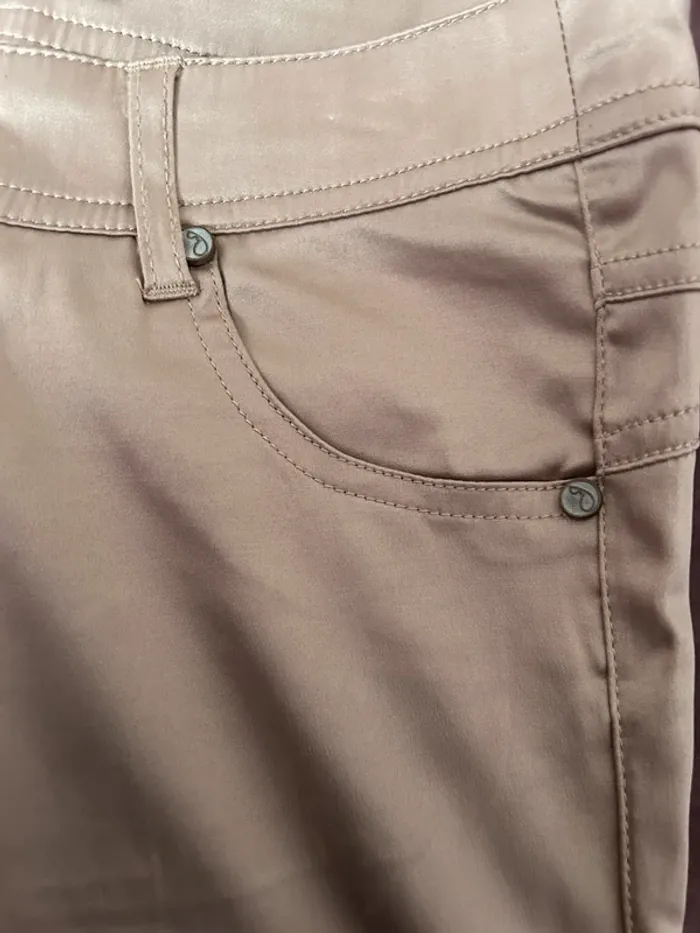 pantalon doré - photo numéro 3