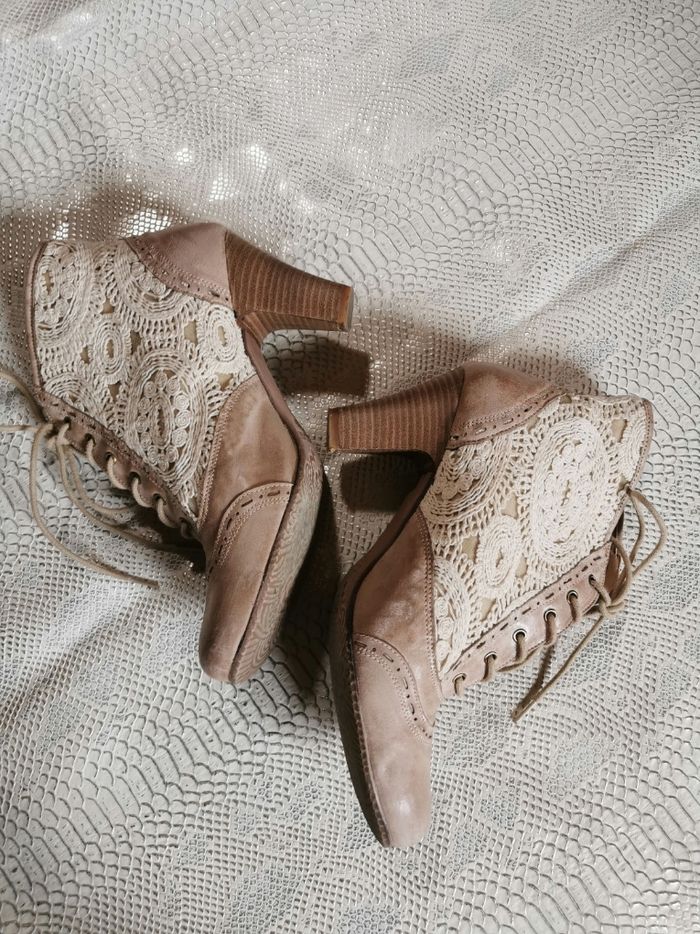 Boots à talons en cuir et dentelle beige Bocage T39 - photo numéro 4