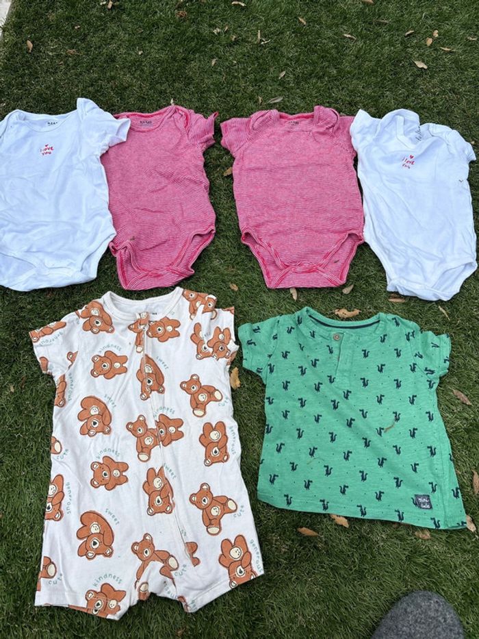 Lot de 6 vêtements Kiabi en 12 mois