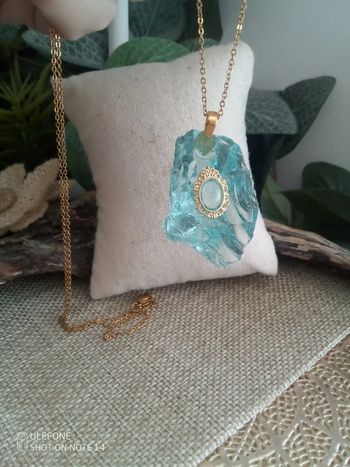 Collier pendentif cristal bleu aigue marine
