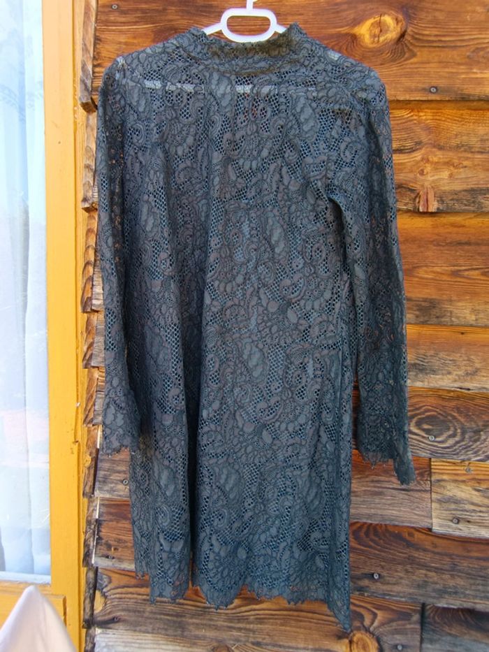 Robe dentelle avec doublure excellent état