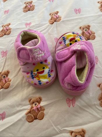 Chausson baby shark