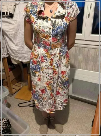 Magnifique  robe  fleurie taille 40/L  marque  canda