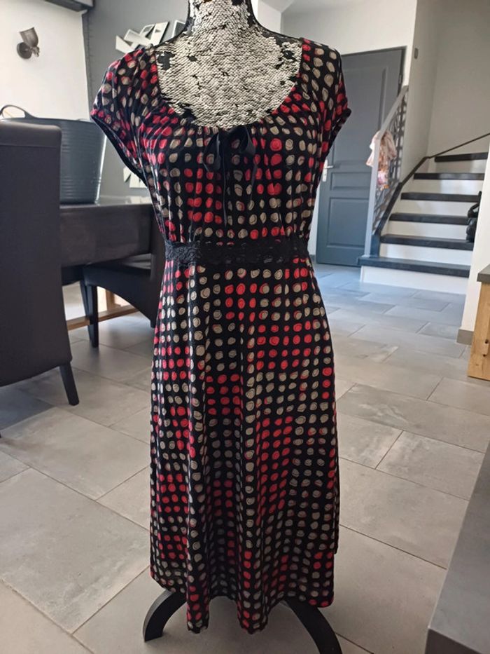 Robe col rond / dentelle / noeud