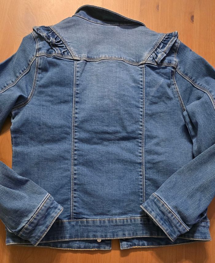 Neuve (non portée)  🏷😍🥰SUPERBE  veste en jeans 12 ans fille 🥰😍🩷 - photo numéro 2