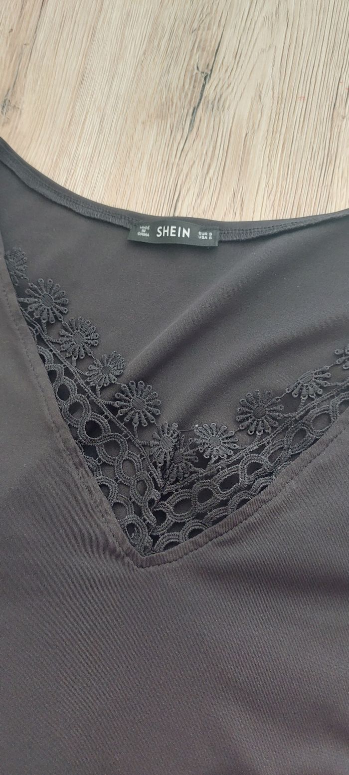 Haut avec dentelle - photo numéro 2