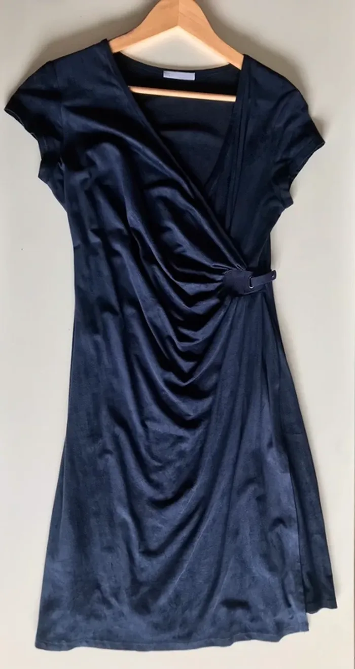 Robe portefeuille manches courtes effet velours