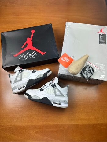 Jordan 4 black cément taille 38