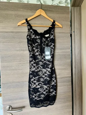Robe dentelle nude noire neuve avec étiquette 34
