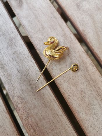 Anciennes épingles à chapeau Canard doré et barre Rotary 