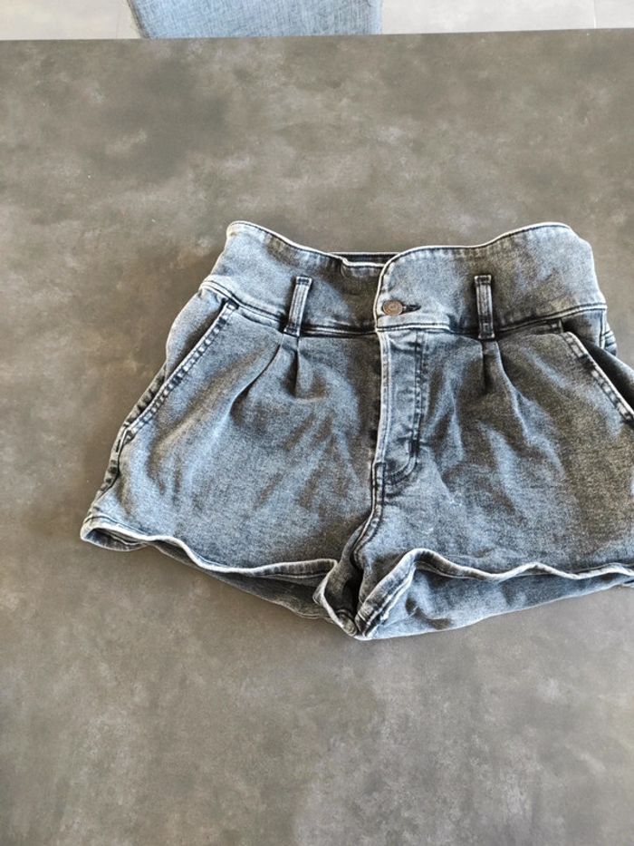 Short jean taille 40 - photo numéro 4