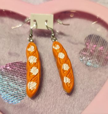 Baguettes de pain en résine en boucles d'oreilles