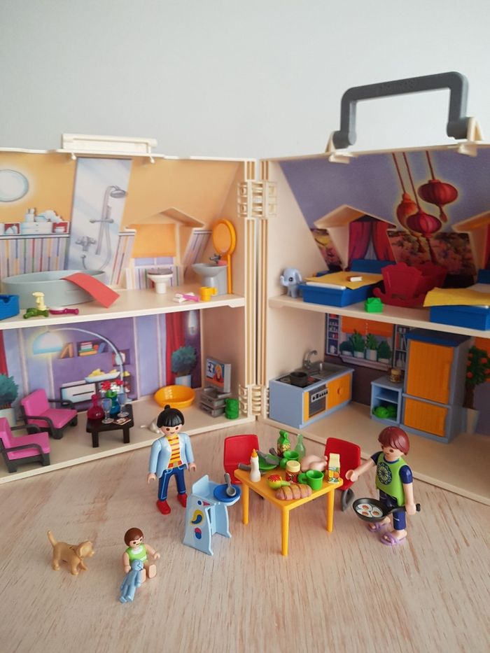 Maison transportable avec famille et accessoires Playmobil