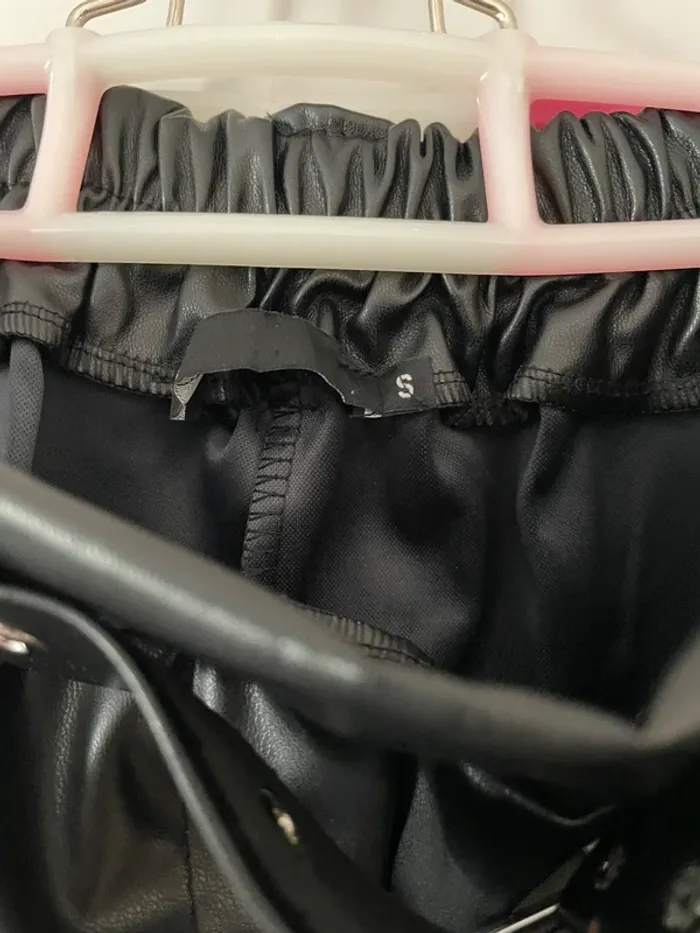 Jupe short simili cuir - photo numéro 4