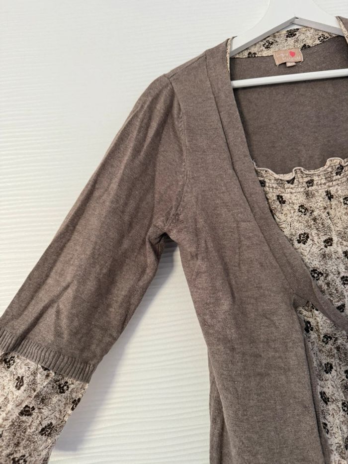 Haut maternité blouse gilet beige crème taupe à motifs fleurs et manches longues gilet intégré - photo numéro 3