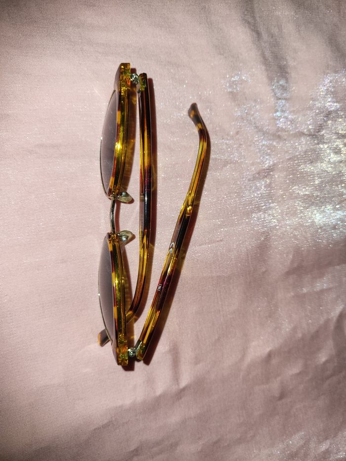 Lunette de soleil - photo numéro 3