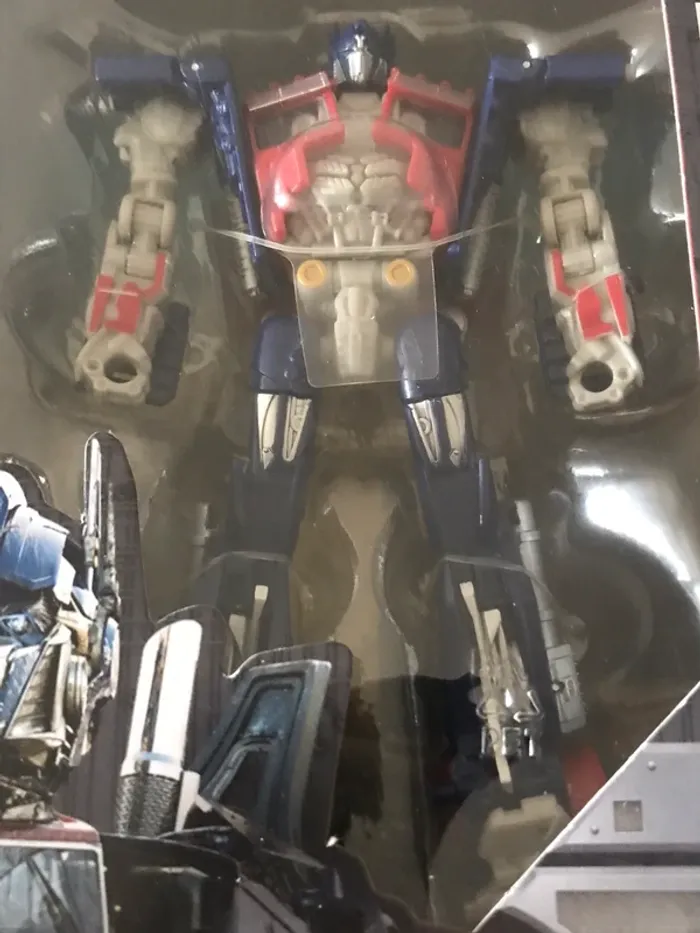 Figurine optimum prime transformers universal studio hasbro - photo numéro 3
