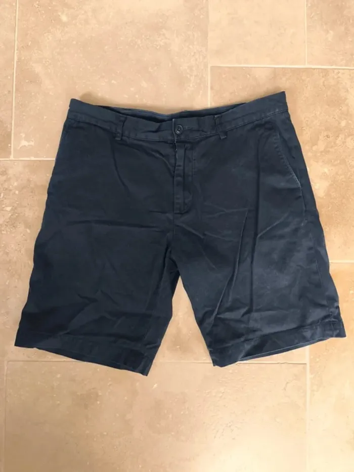 Short Lacoste homme taille 44 excellent état coton logo poche bleu foncé marine