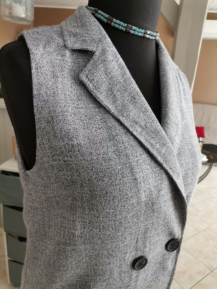 Robe droite neuve T36.38. - photo numéro 3