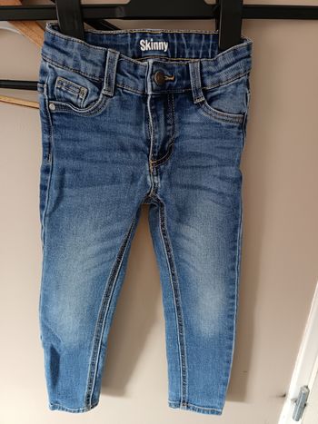 Jean skinny tape à l'œil