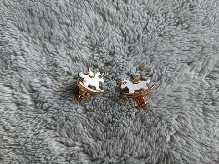 Clips d’oreilles licorne dorés et blancs - photo numéro 4