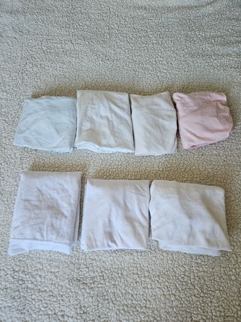 Lot de 7 draps housse et alèses imperméables