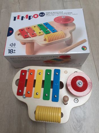 Table musicale en bois