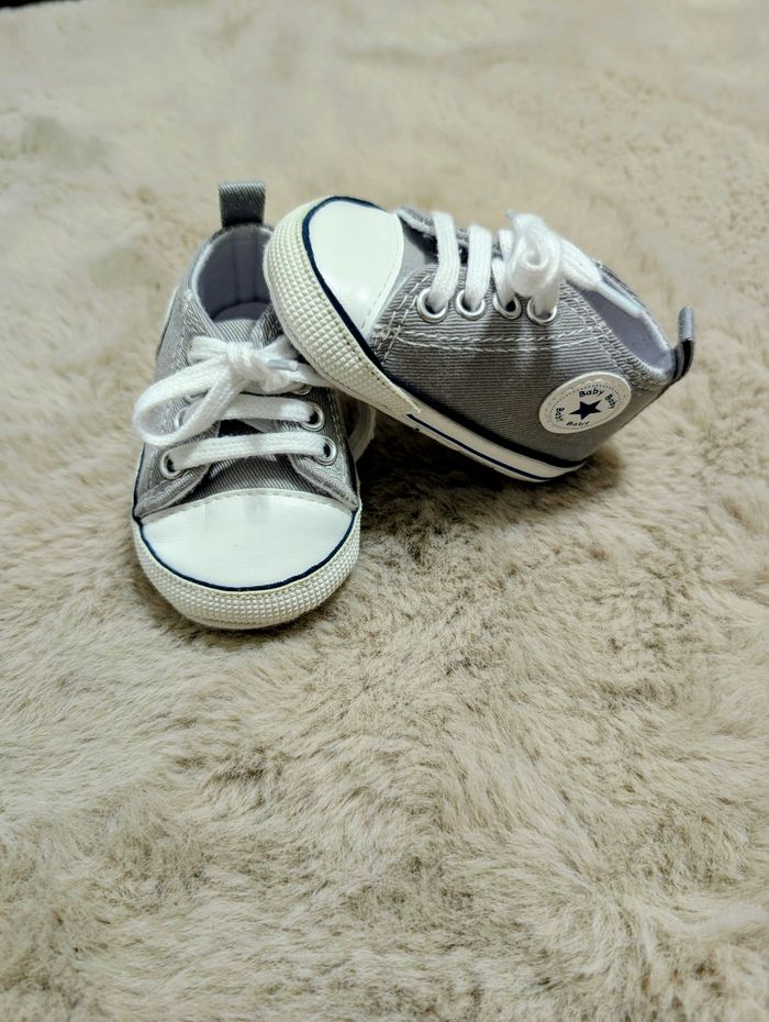 Baskets bébé grises à lacets étoile – pointure 16/17