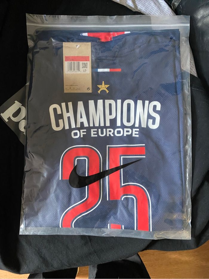 Maillot PSG Champions d’Europe - photo numéro 4