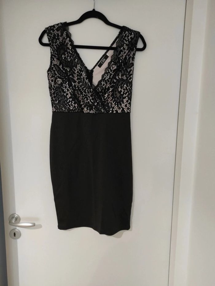 Robe noire dentelle 38