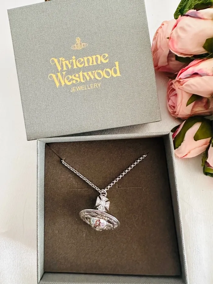 🪐Collier Vivienne Westwood Orbite argenté avec étoiles colorées - photo numéro 6