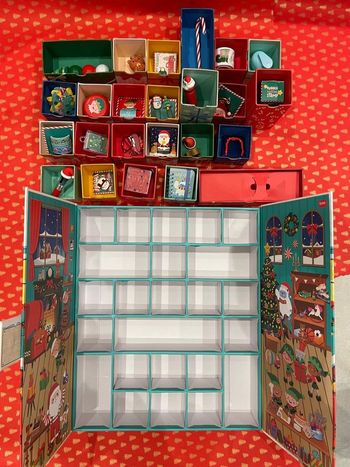 🪩23 accessoires dans le Calendrier de l’avent Legami 2024