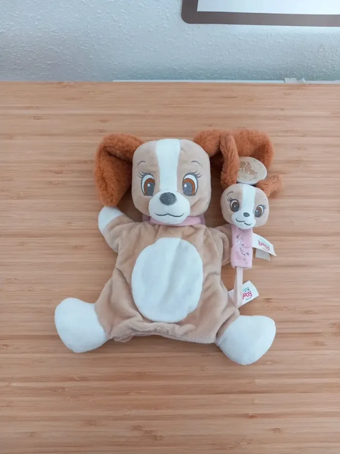 Peluche doudou marionnette Lady avec un attache tututte