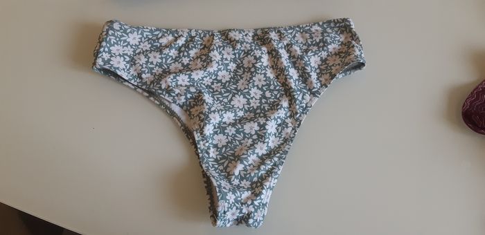 Maillot de bain 2 pièces taille 12 ans - photo numéro 4
