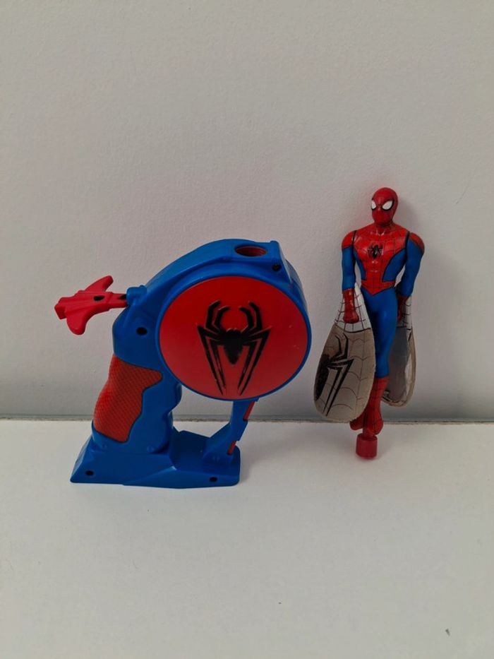Figurine Spiderman volante - photo numéro 2