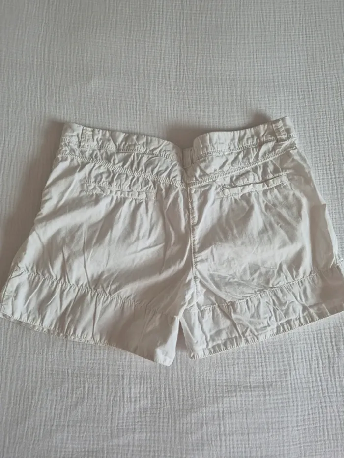 Short blanc Camaïeu bouton noir taille 40 - photo numéro 8