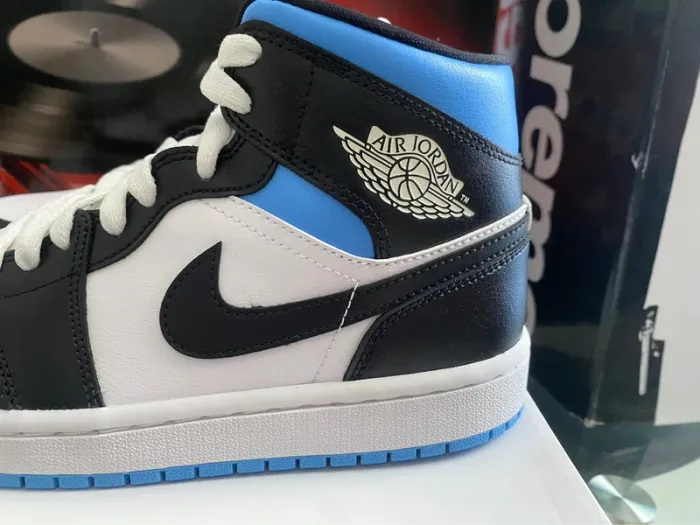 Jordan 1 mid university bleu - photo numéro 9